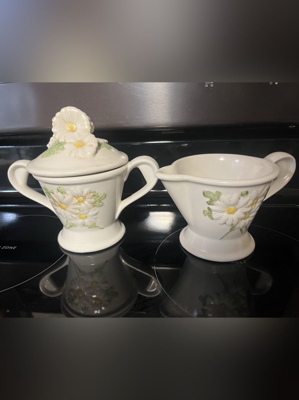 Vintage Metlock Poppytrail Sculptured Daisy sugar and creamer25